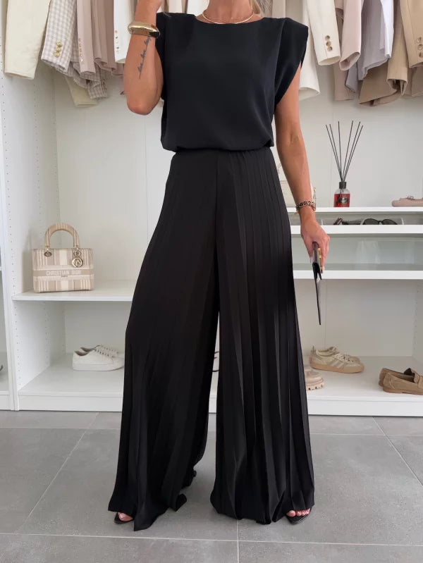 Axelle | Chic outfit that elongates the silhouette