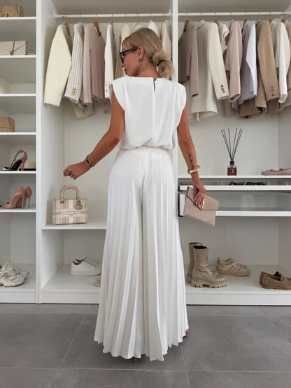 Axelle | Chic outfit that elongates the silhouette