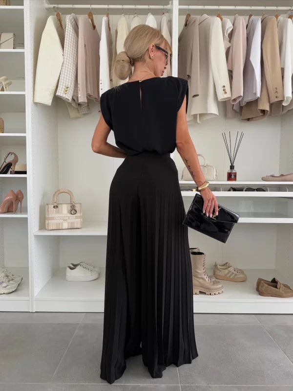 Axelle | Chic outfit that elongates the silhouette